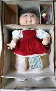 Jennifer Sue - Cabbage Patch Kids - 1995 Porcelain Collector Doll - Birth Certif