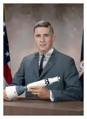 WILLIAM ANDERS APOLLO 8 NASA ASTRONAUT OFFICIAL PORTRAIT 5X7 PHOTO