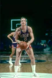 Dick Van Arsdale Phoenix Suns stands at the free throw line ready - Old Photo
