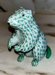 HEREND PORCELAIN GREEN FISHNET "SEATED HEDGE HOG” 4-in. FIGURINE NEW