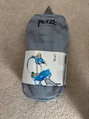 NEW Petzl Ouistiti Children's Full Body Climbing Harness, One Size Blue Kids