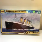 Zvezda 9059 1/700 scale RMS Titanic plastic model kit