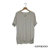 在飛比找momo購物網優惠-【GINKOO 俊克】袖口設計前短後長上衣