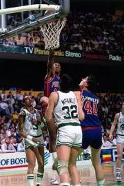 Vinnie Johnson Detroit Pistons shoots v Kevin McHale Boston Celtic- Old Photo