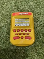 Yahtzee Pocket Electronic Gold, 2002 Working (Mint Condition)