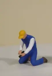 CR 1:64 Painted Unpainted Figure Model Miniature Resin Diorama Kneeling worker