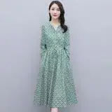 在飛比找遠傳friDay購物優惠-【Jisen】清新印花V領排釦棉感洋裝