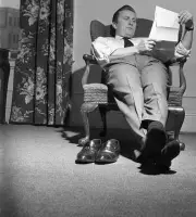 Kirk Douglas 1955 Old Photo - Movie star Kirk Douglas relaxes in Albany. A nativ