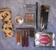 Basic neutral honey pot beauty / makeup bundle. (12 piece’s.)