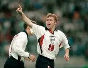Paul Scholes of England celebrates his goal during a Tournoi de Fr- Old Photo