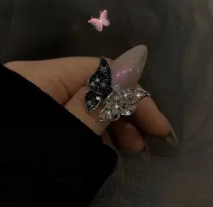 蝴蝶藍色微鑲鑽石戒指 (8.4折)
