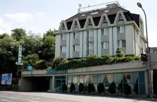 巴拉朱尼爾酒店