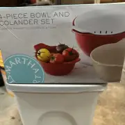 Martha Steward’s 4 Piece Bowl And Colander Set