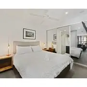 Discover Urban Bliss In Our 1-bedroom Apartment! City Views And Cultural Gems.