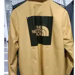 THE NORTH FACE TNF COACH JACKET - AP 男 防潑水背部LOGO印花防風外套 卡其