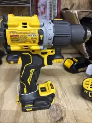 New DEWALT 20 Volt Max XR Brushless 1/2 In”Hammer Drill/Driver DCD805 Tool Only