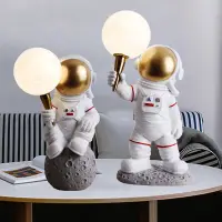 在飛比找樂天市場購物網優惠-宇航員壁燈 創意臺燈 童房臥室裝飾3D月球燈 太空人桌面小夜