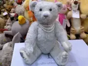 HM Queen Elizabeth Dedication to Service Teddy Bear Ltd 110 by Steiff EAN691300