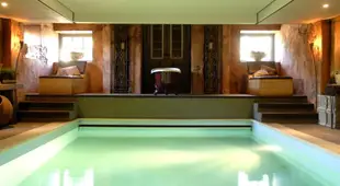 Grand Holiday Home in Alphen with Sauna bubble bath