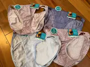 Vanity Fair Women 4 Pairs Iluminations String Bikini Size 8/XLarge style 18108