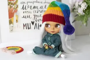 Rainbow striped hat for dolls Blythe, Pullip, knitted cap with a pompom, BJD