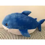 日本景品 藍色鯊魚 手可伸入嘴巴裡 絨毛娃娃 玩偶