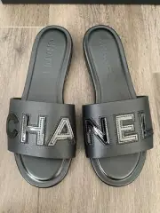2023 CHANEL CHA NEL LOGO BLACK LEATHER FLAT SHOES SLIDES MULES 37