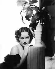 Fay Wray King Kong Scream Queen exudes glamour bare shoulder pose 24x36 poster
