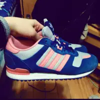 在飛比找蝦皮購物優惠-Adidas zx700 藍 粉紅 23.5