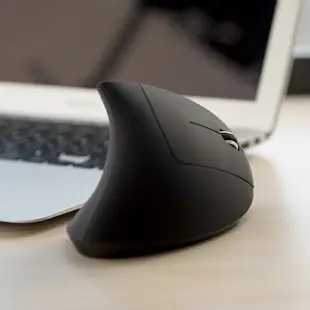垂直滑鼠 直立滑鼠 無線滑鼠 電腦垂直側握無線滑鼠充電 立式手握/豎握式直立滑鼠大手型有線 手持無線滑鼠『xy14330』
