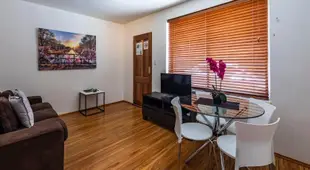 Close to Everything, Entire St Kilda Apartment