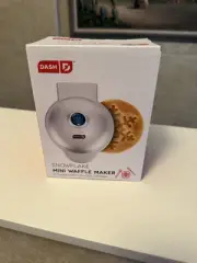 Dash Mini Snowflake Waffle Maker 4" NIB