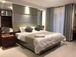 素坤逸路的3臥室公寓 - 200平方公尺/3間專用衛浴Large Renovated Suite 3BDR/6 Per, Nightlife Soi 11