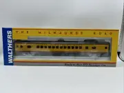 Hiawatha Yellow Scheme Milwaukee Road 52-Seat Coach Walthers #932-9301 HO - NIB