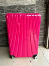 在飛比找Yahoo!奇摩拍賣優惠-RIMOWA 32吋  法國限定版 桃紅色 女生最愛 非 C