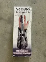 Neca Assassin's Creed Brotherhood Ezio Auditore Role-Play Gauntlet