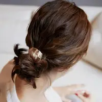 在飛比找momo購物網優惠-【UNICO】韓版 氣質復古風葉片造型髮圈(韓國流行/聖誕節
