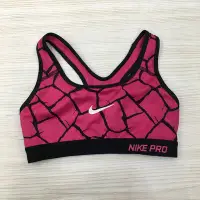 在飛比找Yahoo!奇摩拍賣優惠-【愛莎＆嵐】NIKE 女 桃紅色裂感印花運動內衣（無胸墊） 