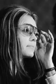 FEMINIST ACTIVIST GLORIA STEINEM 8x12 GLOSSY PHOTO PRINT