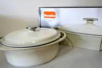 在飛比找Yahoo!奇摩拍賣優惠-鑄鐵鍋(寶迪鑄鐵鍋全新未使用29cm)