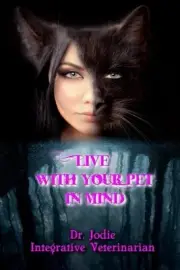 Live with Your Pet in Mind by Marcella Vonn Harting (English) Paperback Book