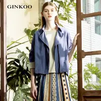 在飛比找momo購物網優惠-【GINKOO 俊克】蜜桃絨短版風衣外套