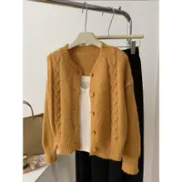 在飛比找ETMall東森購物網優惠-秋季姜黃色針織開衫軟糯慵懶毛衣