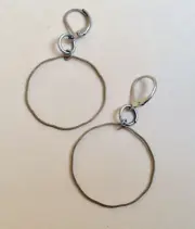 NEW ANTIQUE GOLD TONE SILVER SUNDANCE CHARM ARTISAN CIRCLE EARRINGS