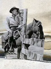 Cheyenne, Clint Walker Western Tabletop Display Standee 10" Tall