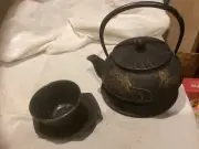 Teavana Heavy Iron Black/Gold Fish Teapot,Trivet,Infuser & Cup/Saucer Mint