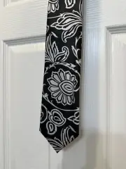 Floral Black And White. Verse 9 Tie New With Tags.