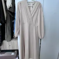 在飛比找蝦皮購物優惠-全新轉售 韓國杏色雪紡綁帶洋裝