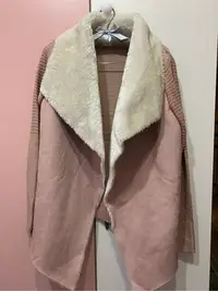 在飛比找Yahoo!奇摩拍賣優惠-粉色麂皮拼接毛衣外套保暖