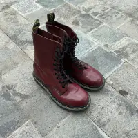 在飛比找蝦皮購物優惠-Dr martens 1490 櫻桃紅 36 號 10 孔原